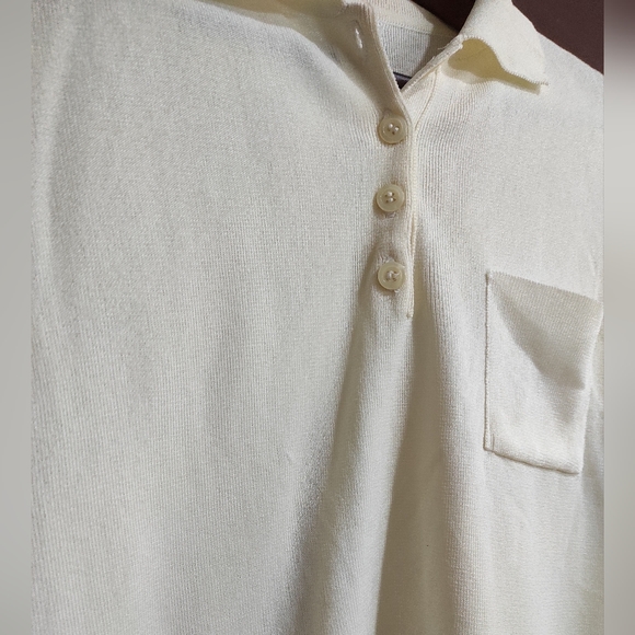 White top 🤍 - Picture 3 of 14